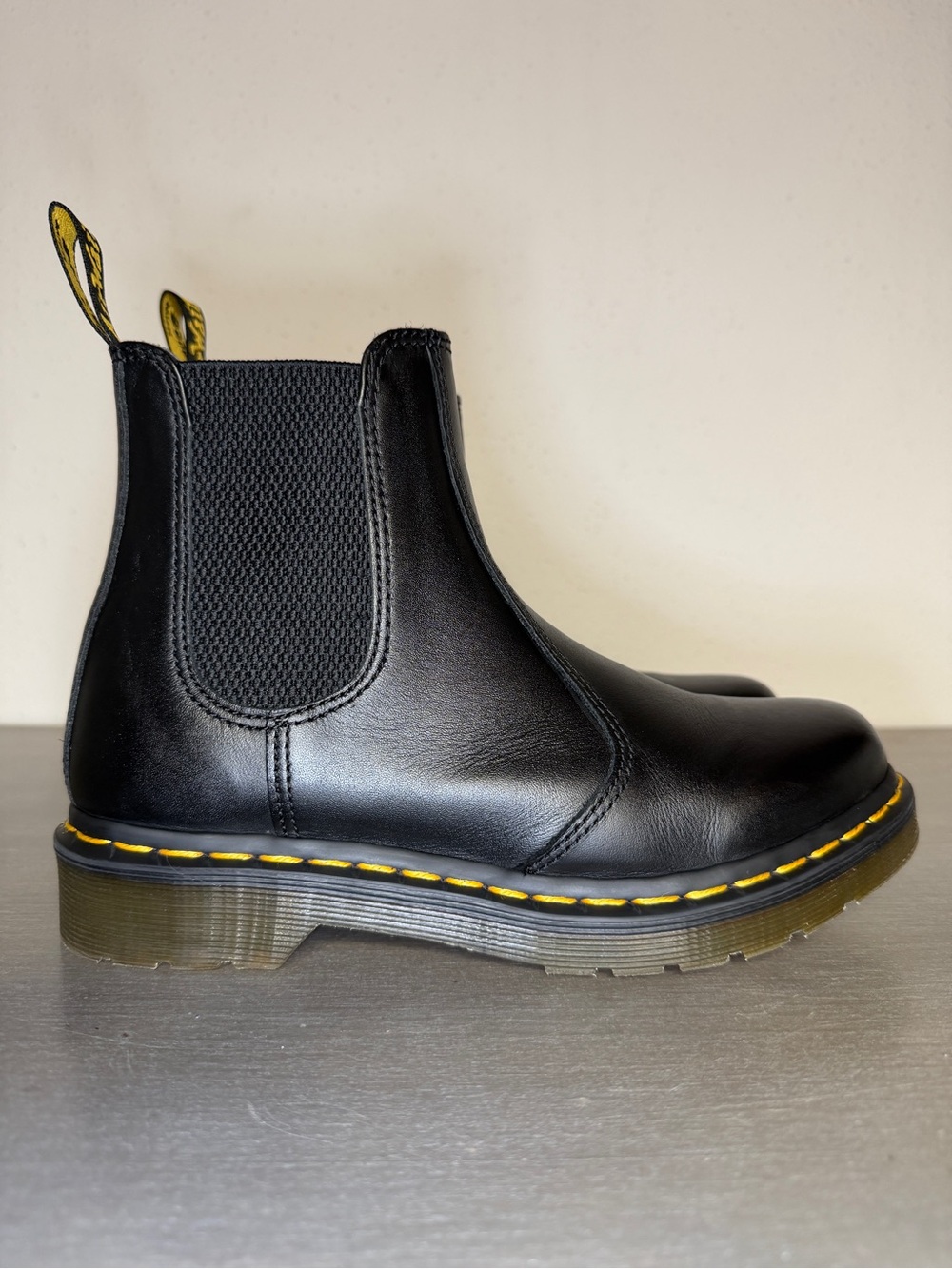 Dr. Martens 2976 Chelsea Boots Black Leather Women's Size 7 US 5 UK Excellent - Picture 2 of 10